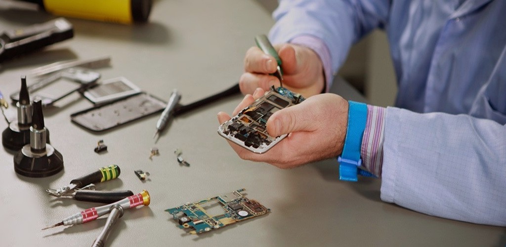 How To Begin A Cell Phone Repair Company